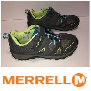 Boys Merrell Trail Chaser sz 5M worn once